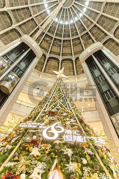 商场大气设计装饰圣诞树图片素材免费下载