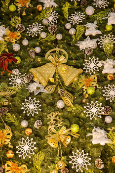 商场圣诞装饰雪花铃铛图片素材免费下载