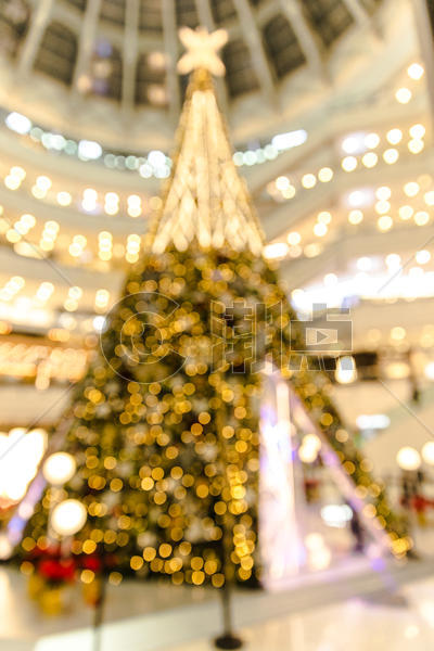 商场装饰圣诞树灯光虚化图片素材免费下载