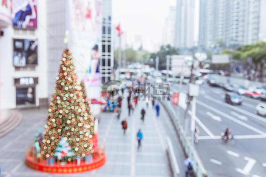 商场圣诞树温馨装扮虚化图片素材免费下载