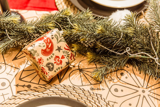 圣诞餐厅桌面温馨礼物图片素材免费下载