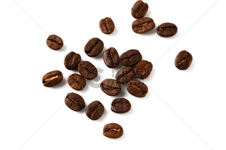 白背景上的几颗咖啡豆图片素材免费下载