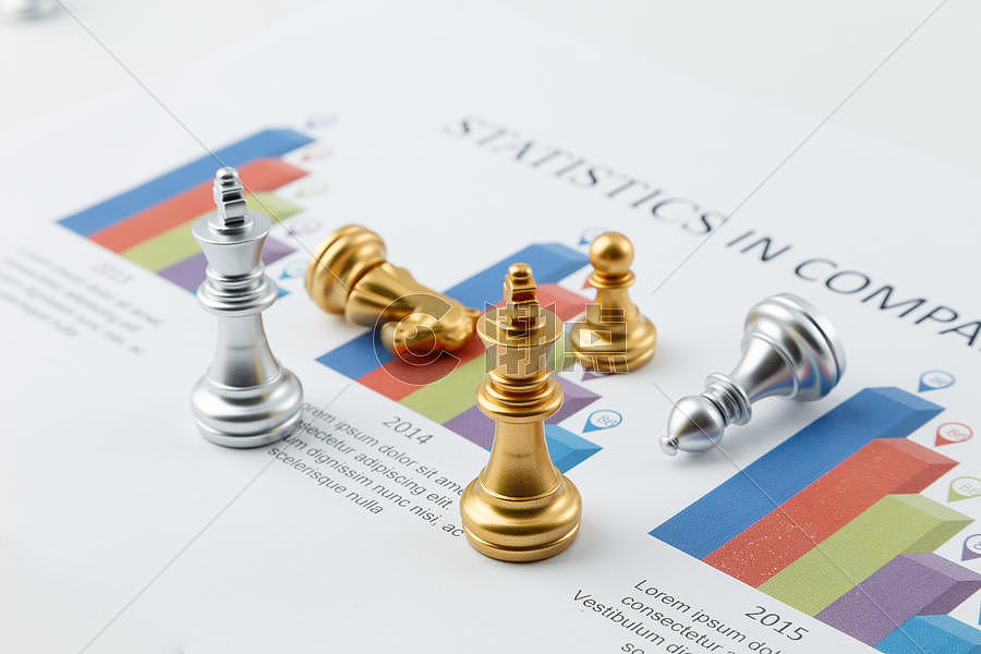 金属质感的金银色国际象棋图片素材免费下载