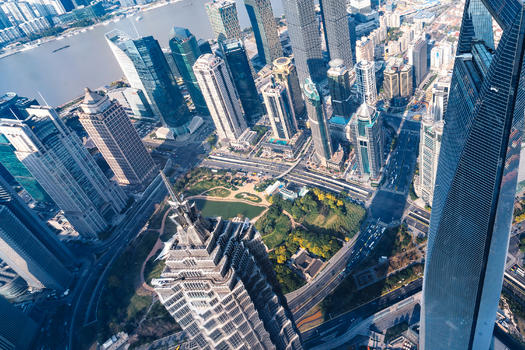 站在环球中心百层观光厅俯瞰陆家嘴摩天大楼图片素材免费下载