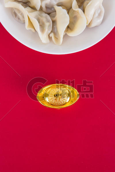 中国冬至简洁红色喜庆背景的热饺子图片素材免费下载