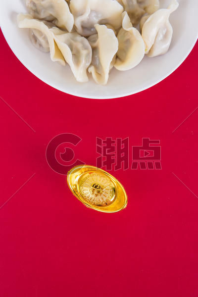 中国冬至简洁红色喜庆背景的热饺子图片素材免费下载
