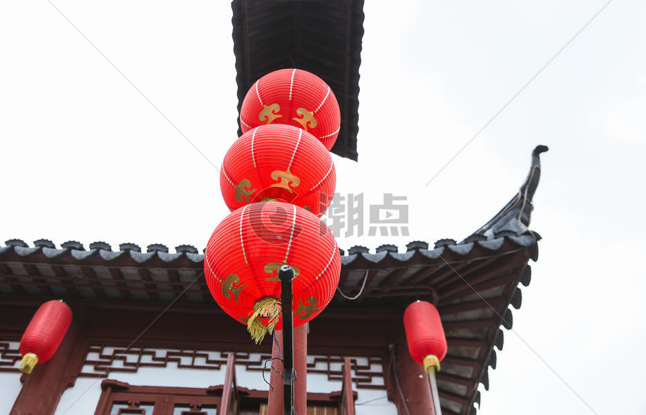 上海老街春节张灯结彩图片素材免费下载
