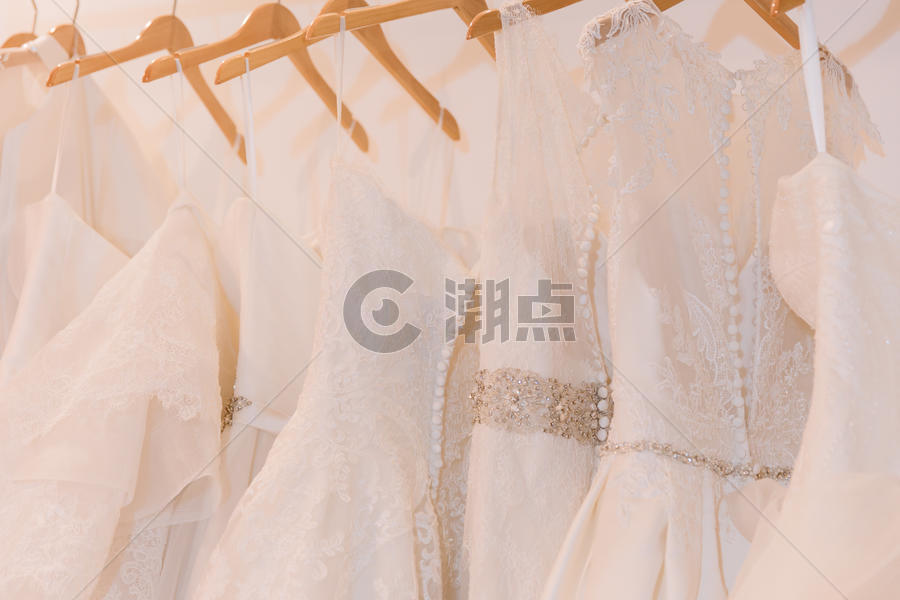 私人定制礼服设计婚纱图片素材免费下载