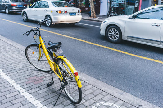 城市路边自行车图片素材免费下载