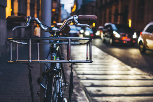 城市路边自行车图片素材免费下载