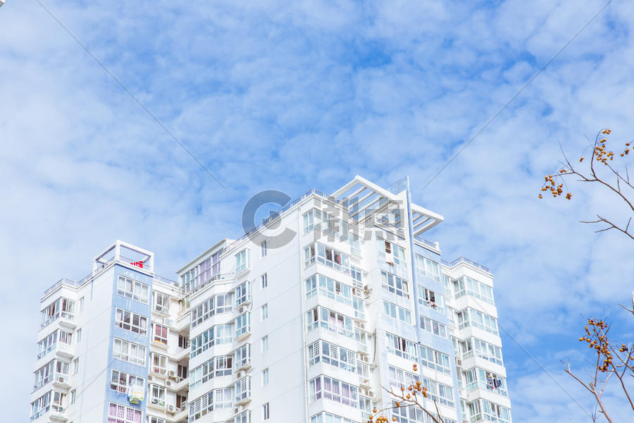 清新简单蓝天白云城市建筑图片素材免费下载
