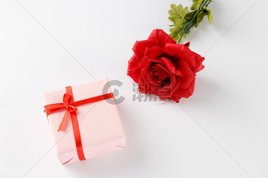 情人节礼物盒在白色背景上图片素材免费下载