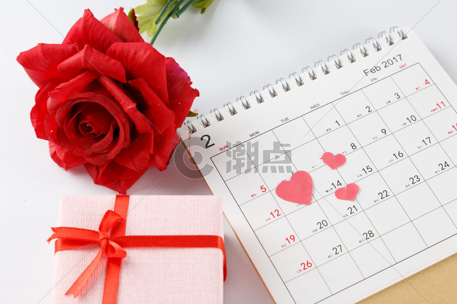 情人节日历爱心玫瑰礼物盒在白色背景上图片素材免费下载