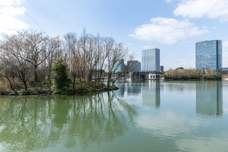 城市建筑清新公园湖面倒影图片素材免费下载