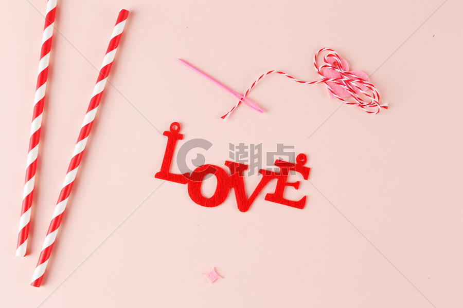 平铺的love字母图片素材免费下载