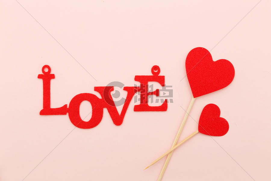 平铺的love字母图片素材免费下载