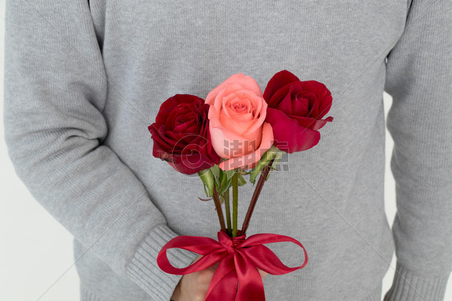 情人节送一束玫瑰花图片素材免费下载