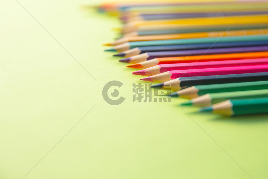 清新绘画彩色铅笔排列背景图片素材免费下载