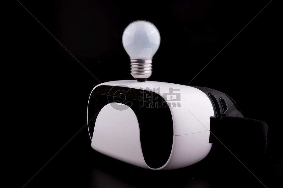 灯泡和VR设备图片素材免费下载