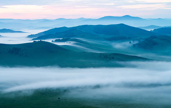 云雾缭绕的仙境图片素材免费下载