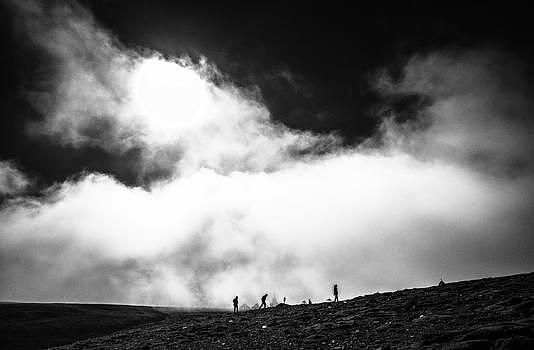 旅行高原徒步登山山顶图片素材免费下载