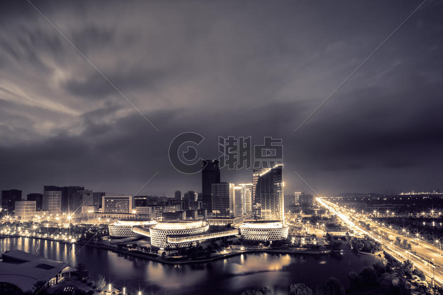 魔幻的云下的城市夜景图片素材免费下载