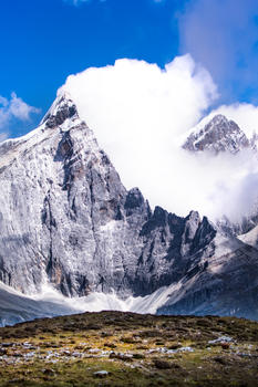 雪山，云海，攀登图片素材免费下载