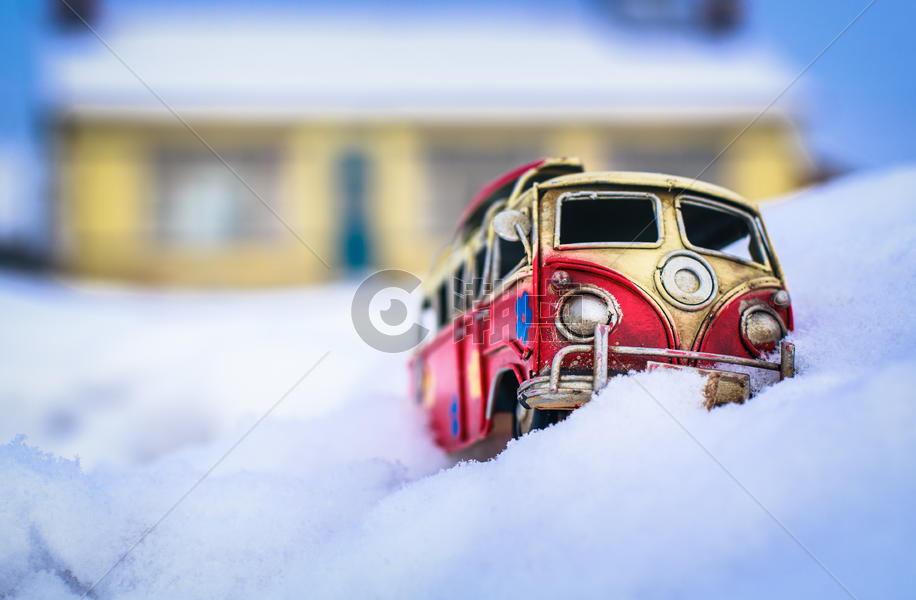 雪中的小车图片素材免费下载