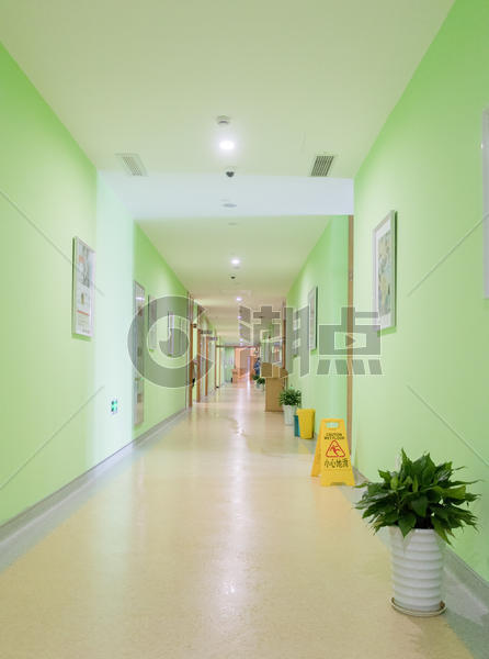 空无一人的医院走廊图片素材免费下载
