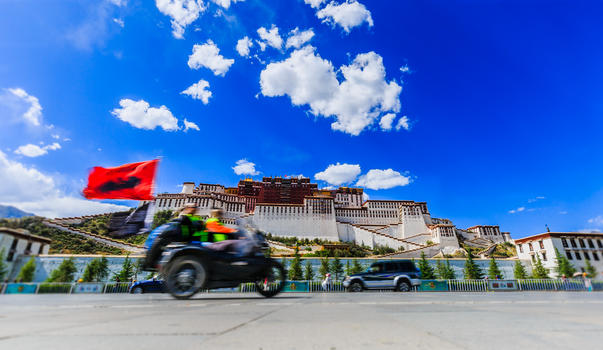 骑着摩托成功到达西藏图片素材免费下载