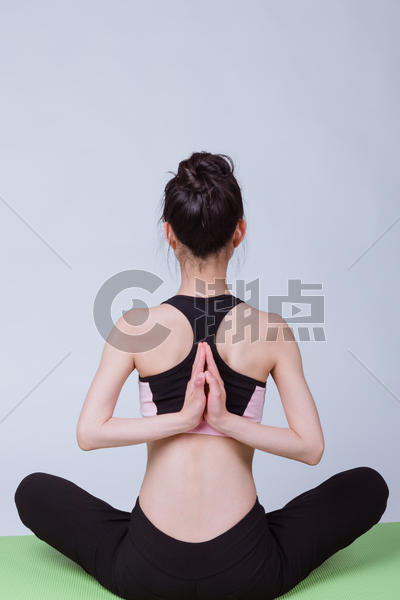 小清新运动美女做瑜伽图片素材免费下载
