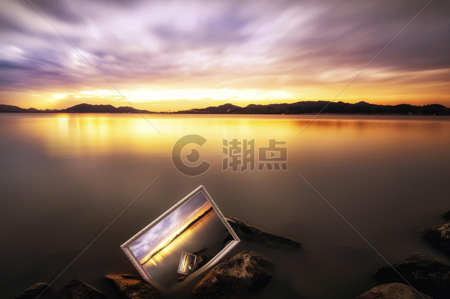 画中的湖光山色图片素材免费下载