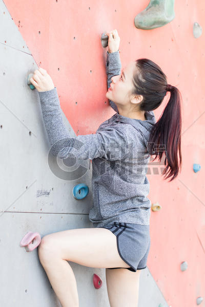 女性户外运动攀岩图片素材免费下载