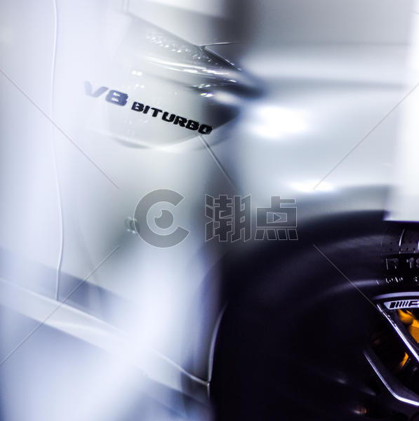 梅赛德斯奔驰V8图片素材免费下载