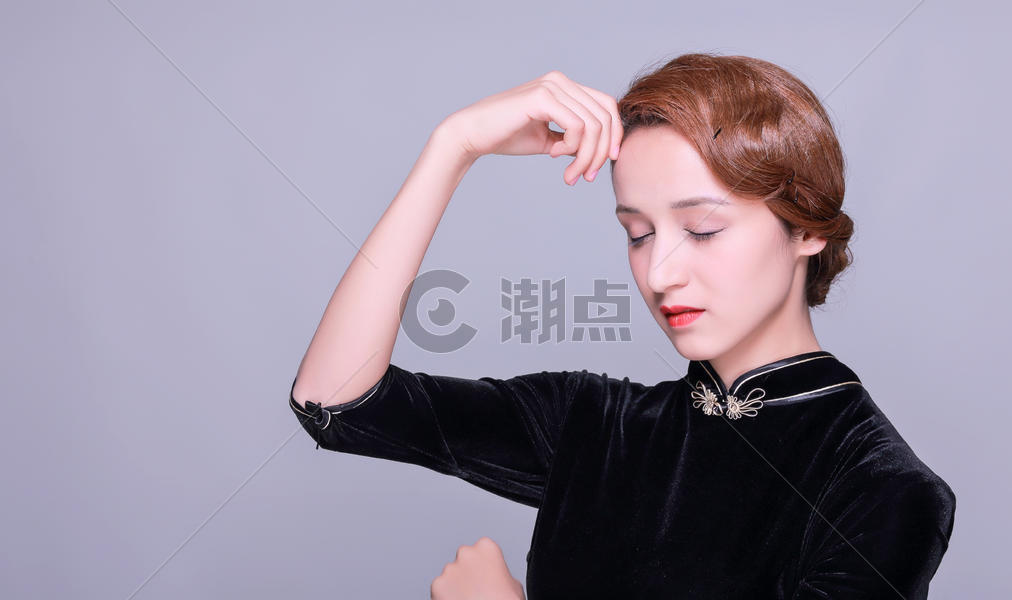 大方中国风旗袍美女妆面图片素材免费下载