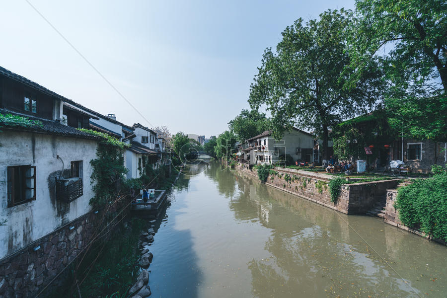 蓝天下的杭州小河直街图片素材免费下载
