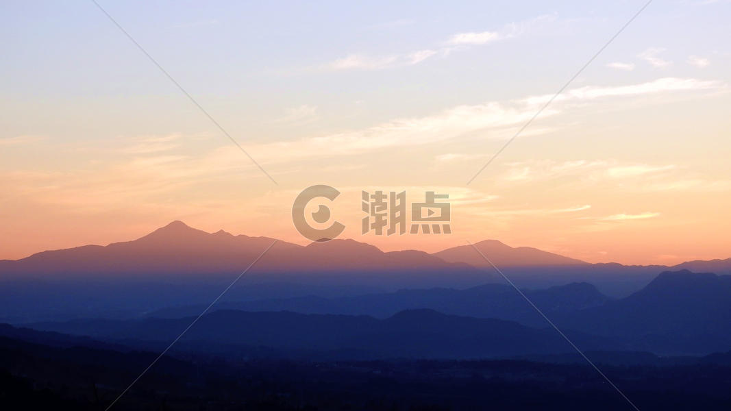 腾冲夕阳西下的天空和山脉图片素材免费下载
