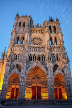 法国亚眠天主教圣母大教堂建筑外立面全景图片素材免费下载