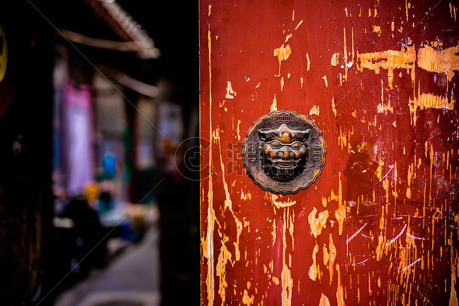 北京老房子的红色大门和门环图片素材免费下载