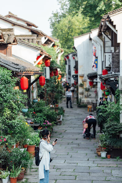 人来人往的杭州小河直街图片素材免费下载