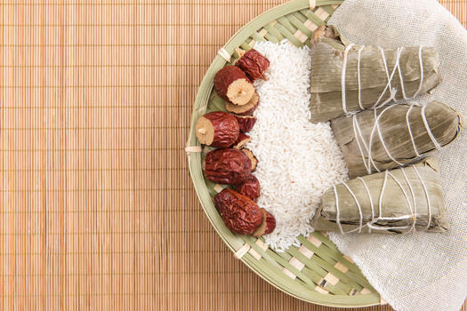 端午节竹垫上食品粽子图片素材免费下载