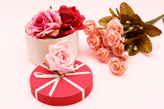 花与礼物盒图片素材免费下载