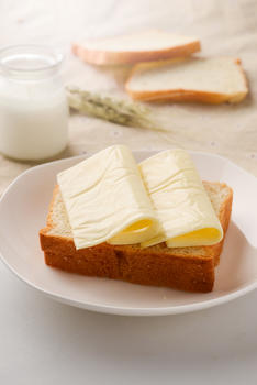 早餐黄油面包和牛奶图片素材免费下载
