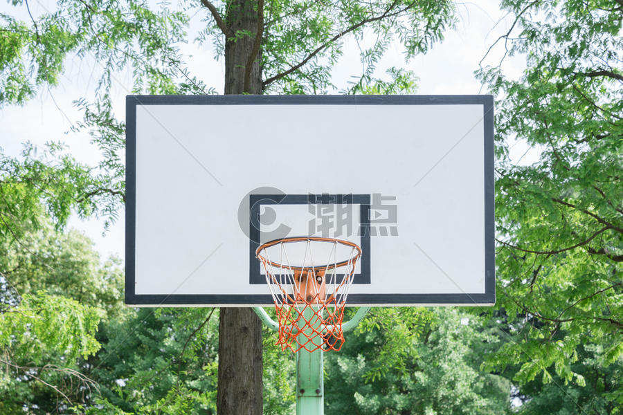 校园大学篮球架篮框图片素材免费下载