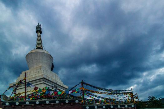 藏传佛教白塔图片素材免费下载