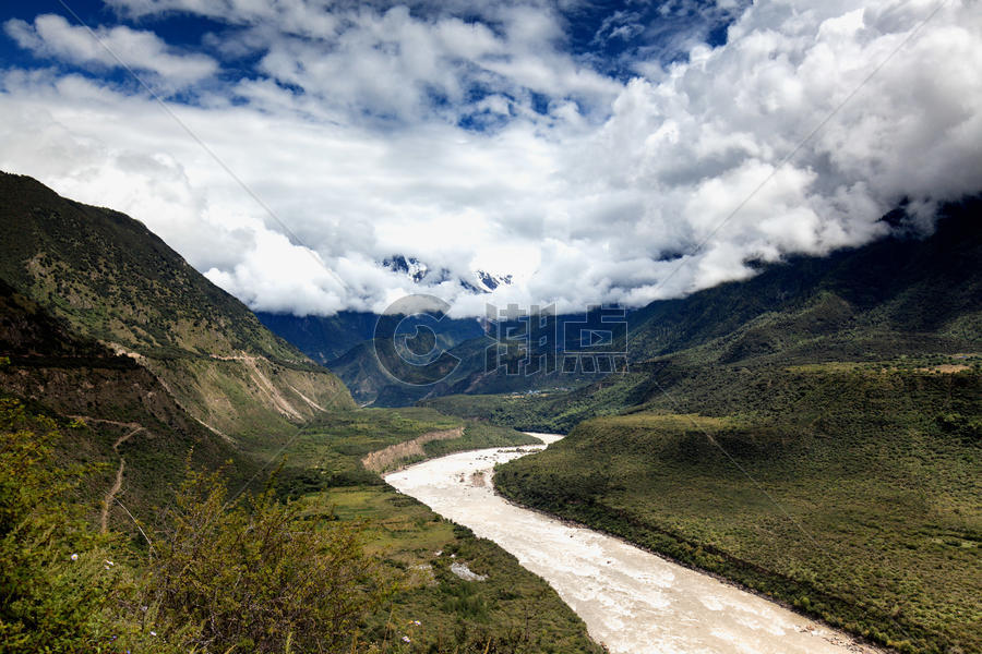 雅鲁藏布江大峡谷图片素材免费下载