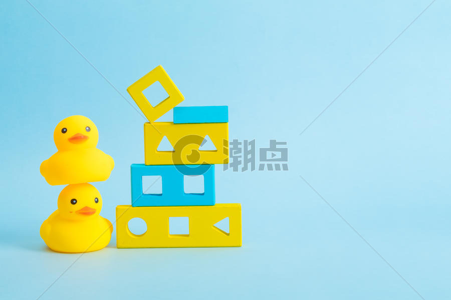 儿童节小黄鸭积木图片素材免费下载