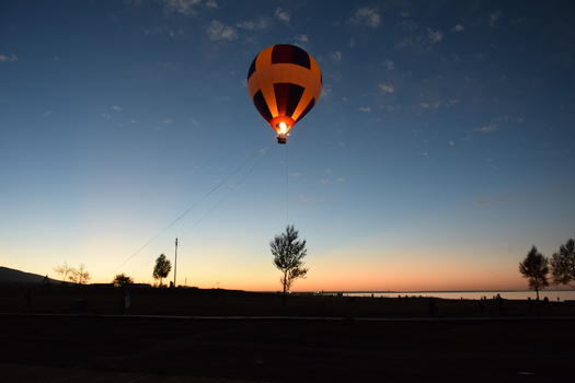 黄昏热气球图片素材免费下载