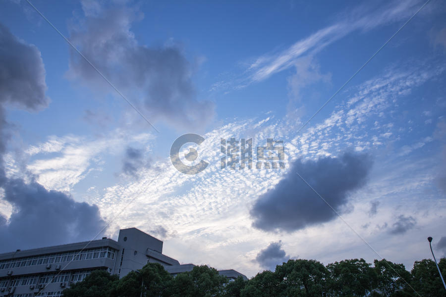 城市傍晚天空多云素材图片素材免费下载