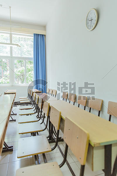 高考倒计时安静的教室桌椅图片素材免费下载